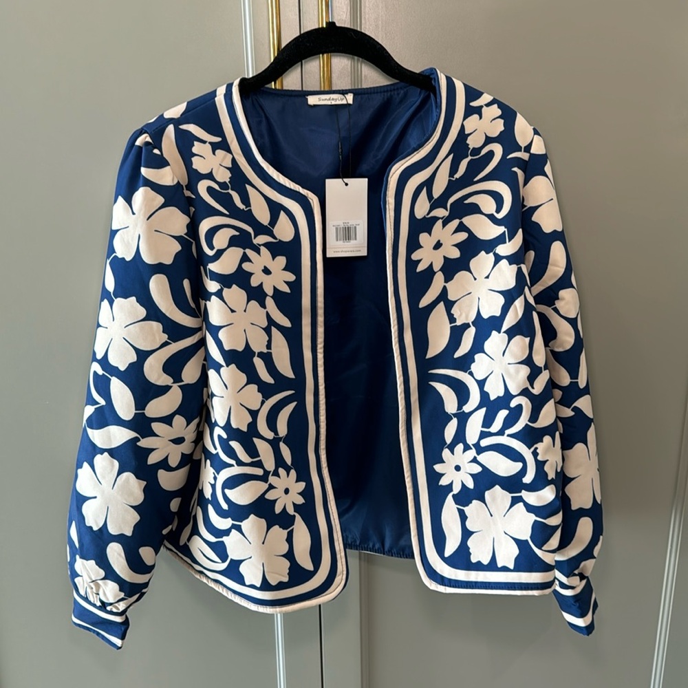 Avara Floral Blue and White Women's Jacket/Blazer - Picture 1 of 3